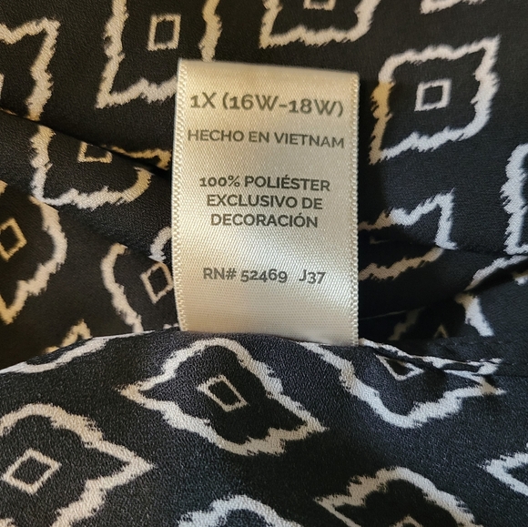 ✨️$3 or 2 for $5✨️Terra & Sky sleeveless top - Picture 8 of 8